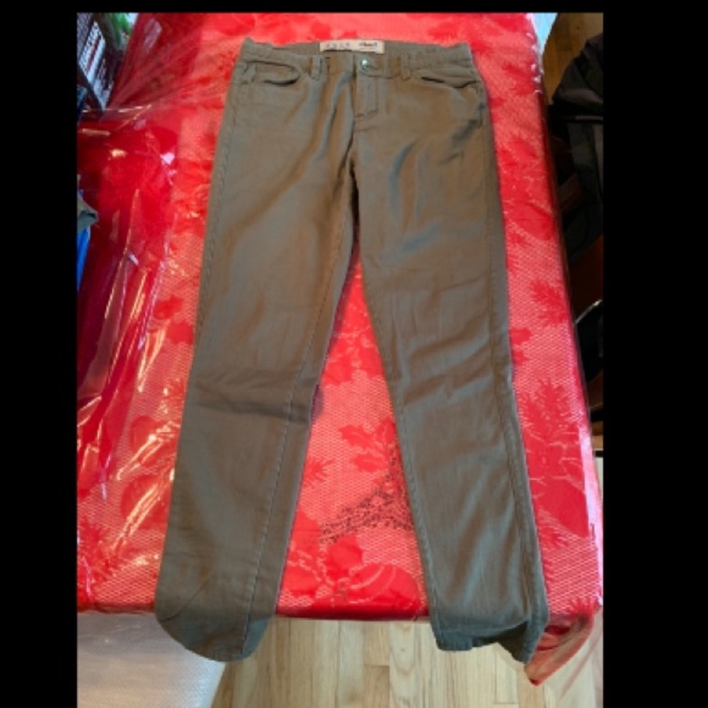 Olive green jeans size 2 barely worn 😌